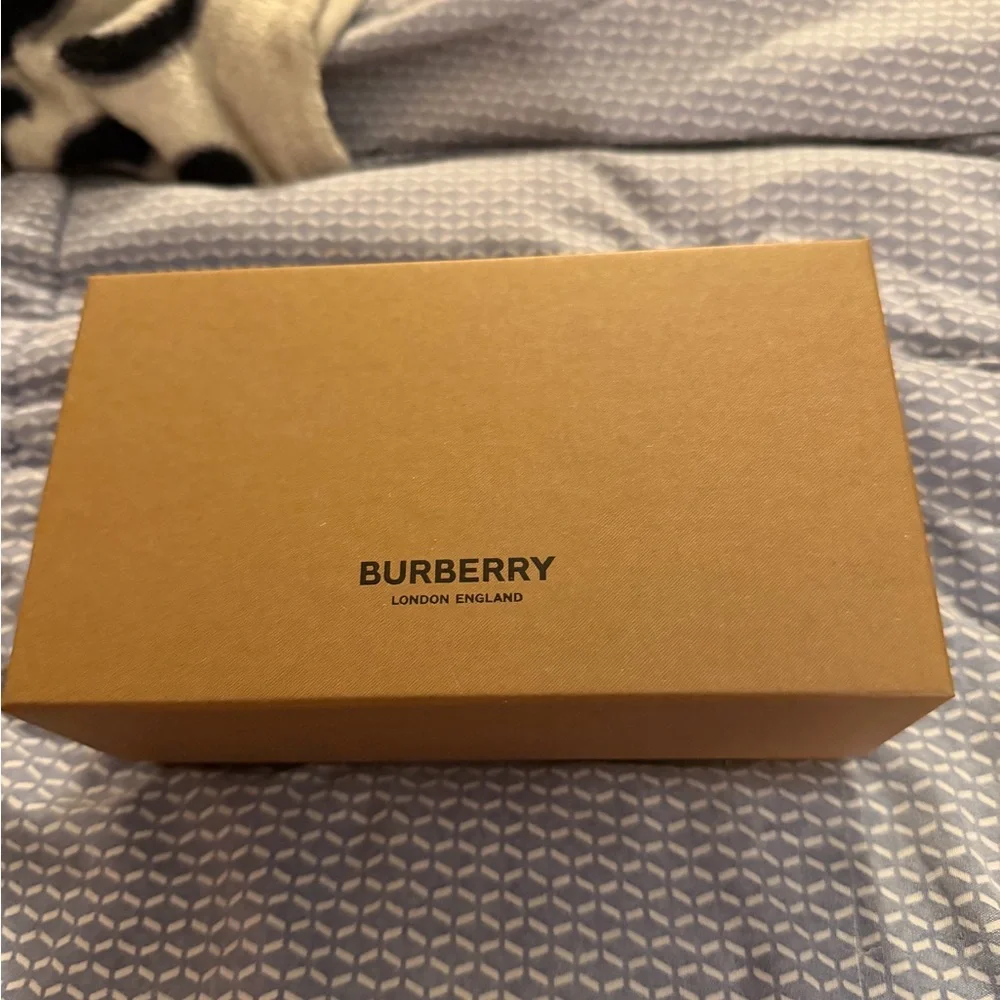 Burberry Sunglasses - Brand New in Box. - Picture 12 of 13
